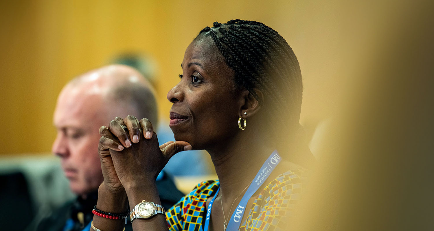 20231207-GlobalPages-Diplomas-TopBanner-BlueFilter-Mobile-1500×800 - IMD Business School