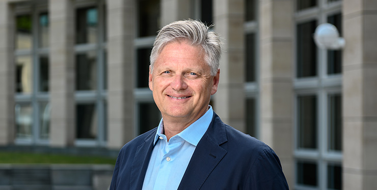 20240405-Faculty-Knut_Haanaes-Card-740x374 - IMD Business School