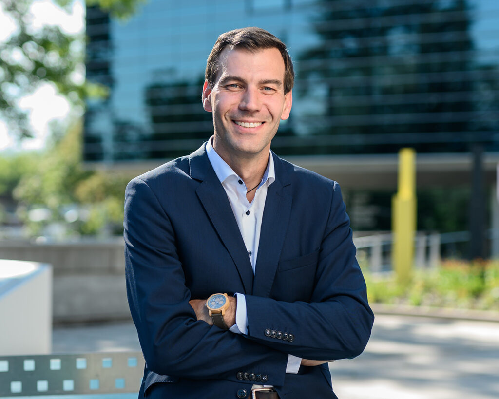 IbyIMD-FamilyPhilanthropyWebinar-RELIVE-IbyIMD-FeaturedImage-5x4-1250x1000 - IMD Business School - IMD Business School